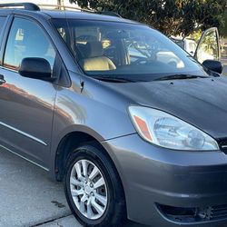 2004 Toyota Sienna 