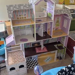 Kidkraft Doll House