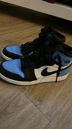 Air Jordan 1 Mid Blue Toe Sneakers