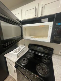 Matching whirlpool oven and above oven microwave 100$ obo for both