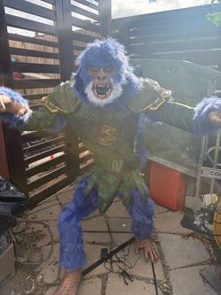 Wicked flying monkey animatronic