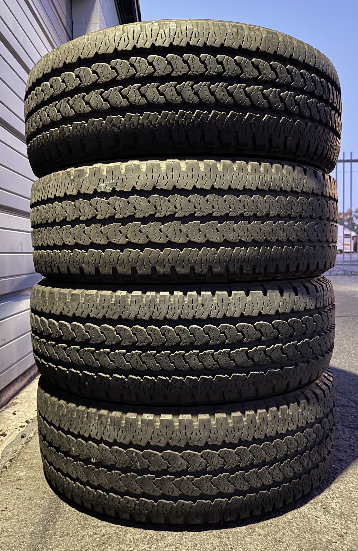 LT 275 70 18 Firestone