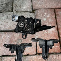 02/07 JDM RHD Subaru Impreza / WRX Hood Latch