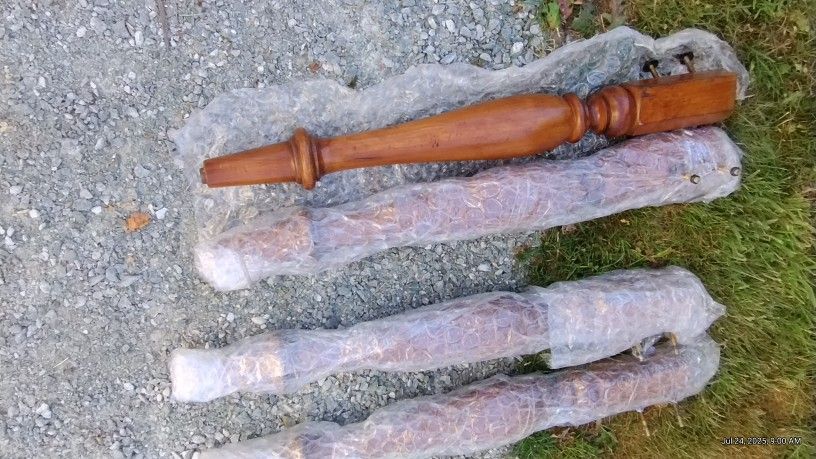 Very Nice Table Legs. Set Of 4. Great Shape. $10