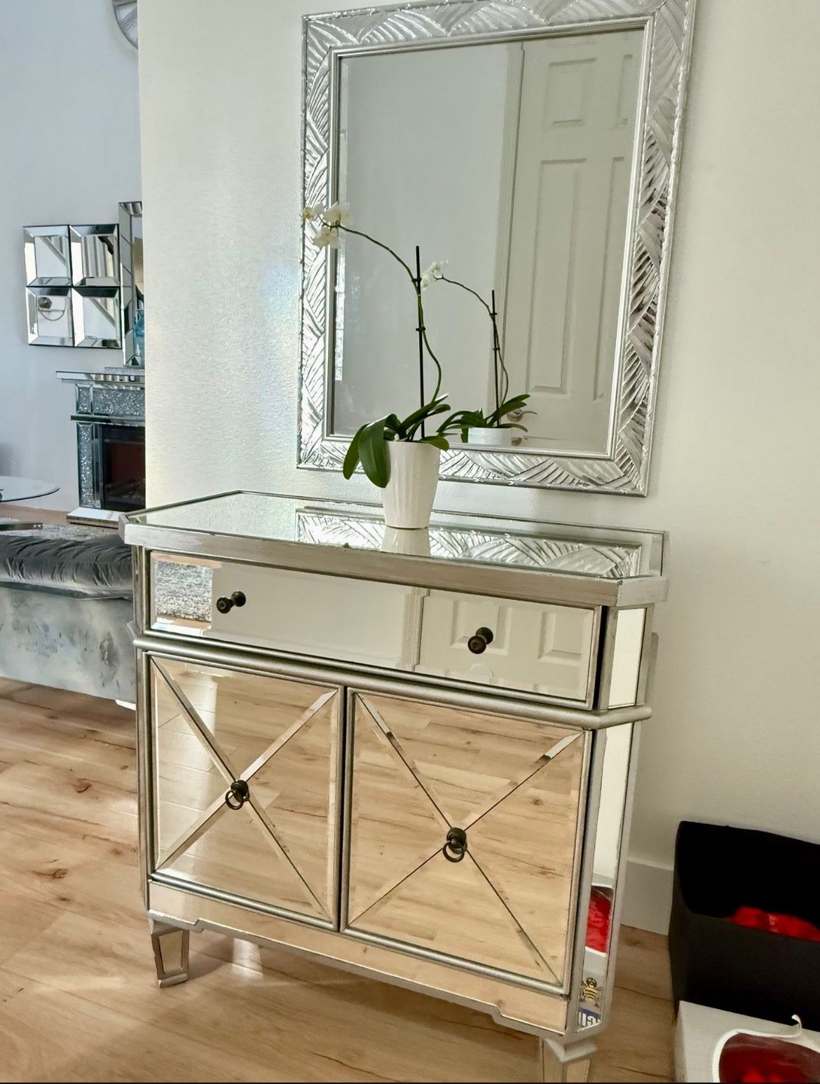 Mirrored Way Table