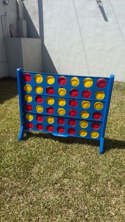 CONNECT 4 GIANT EDITION
