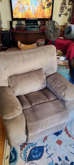 Like new XL ROCKER RECLINER