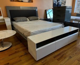 Pretty Queen Size Bed and Foot Side Bench - SAME DAY DELIVERY