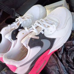 Size 10 Women Air Maxs 
