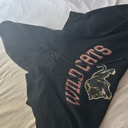plain black “wild cats” hoodie 