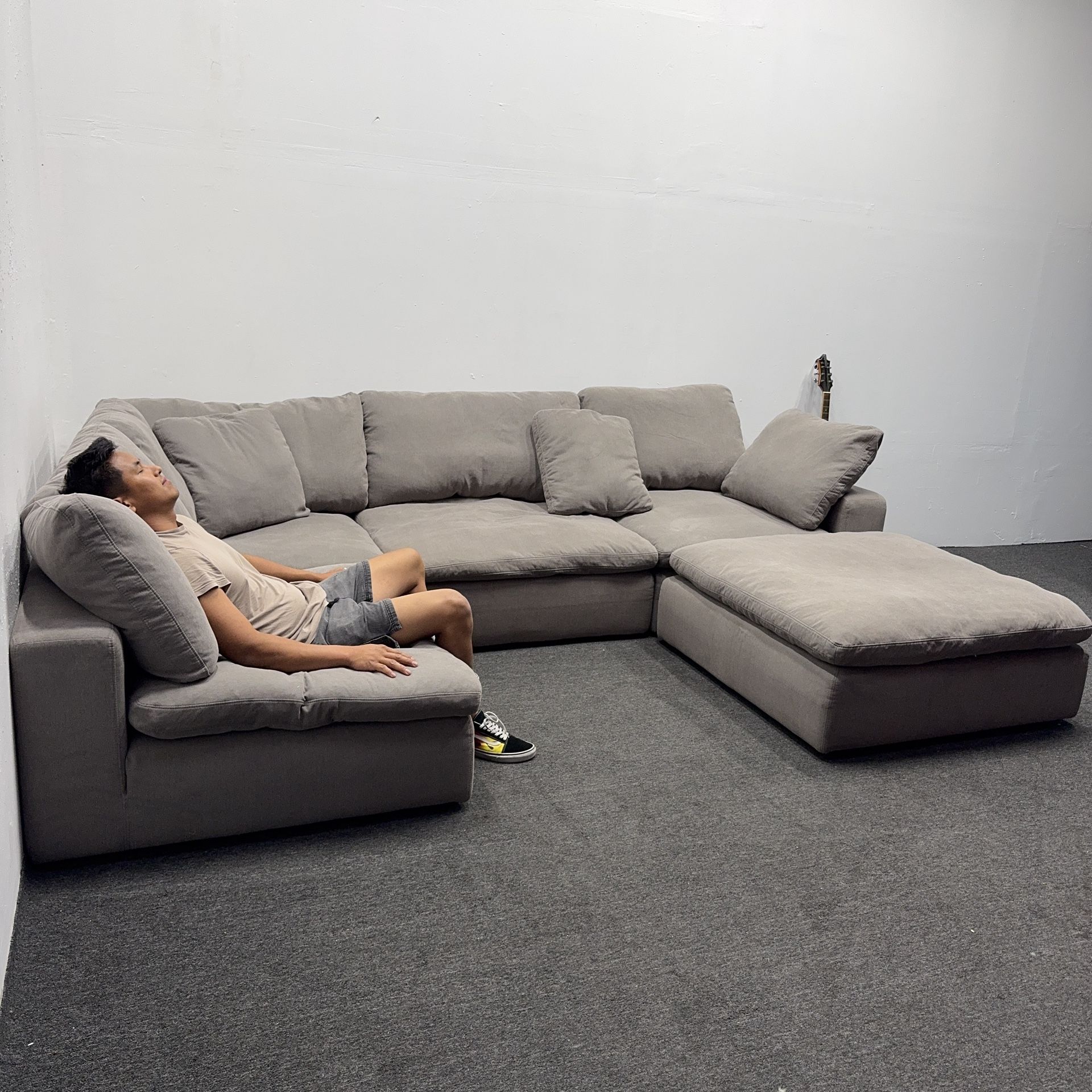 Half Priced Modular Cloud Sectional 5 pc (4 + 1 ottoman) - In Amazing Condition - We can deliver