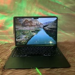 MacBook M2 