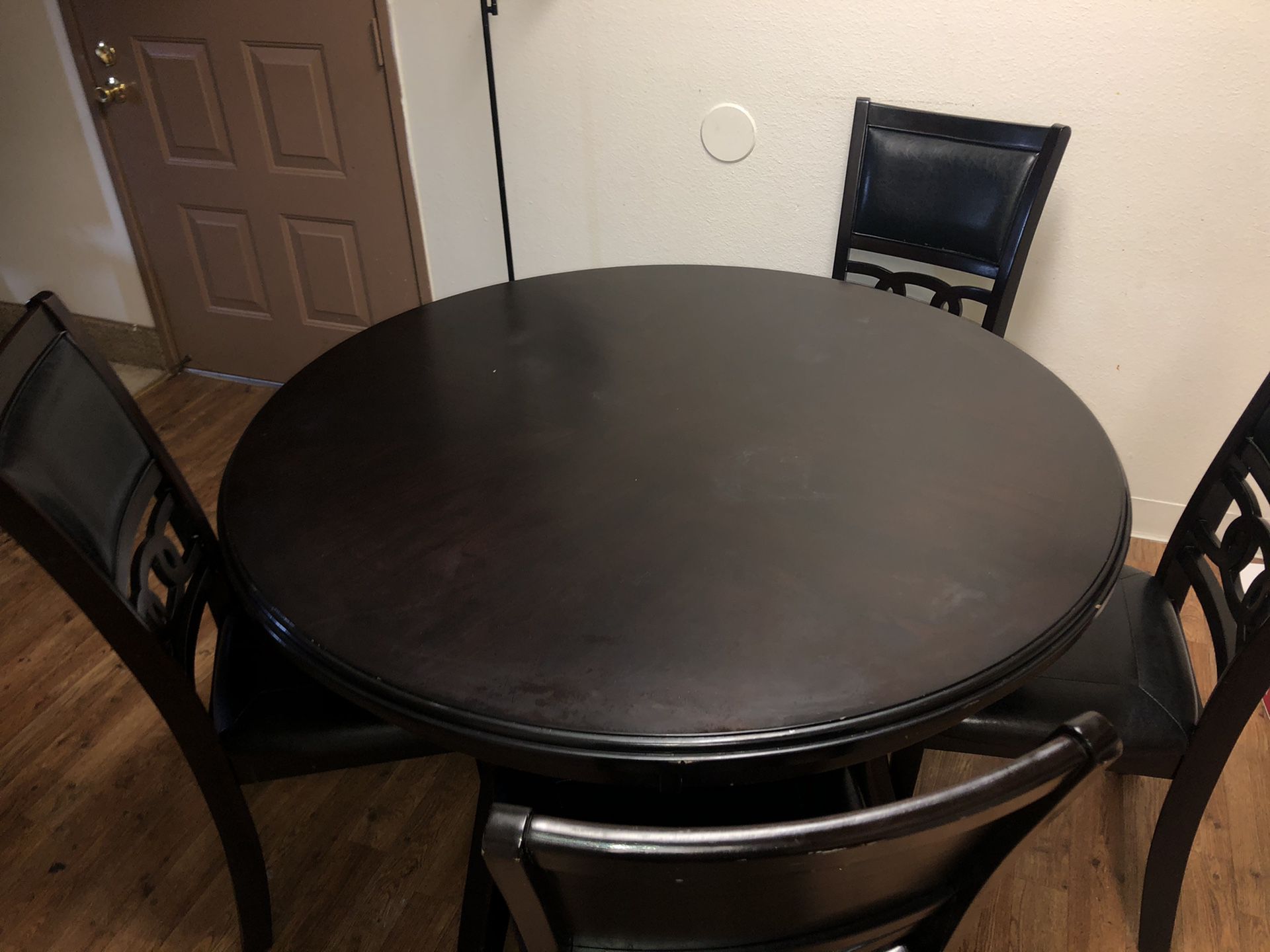 Round Dining Table & 4 Chairs 🪑