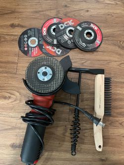 Grinder, chipping hammer and brush