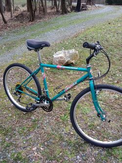 Specilized hard rock mountain bike 200