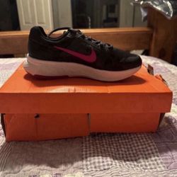 NIKE SHOES BNIB! SZ 7.5 WIDE