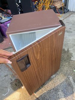 Mini fridge