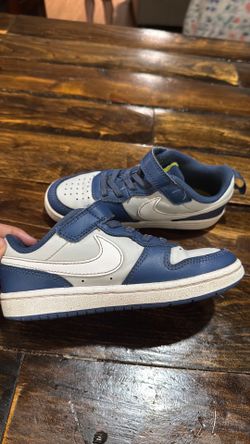Boy Nikes