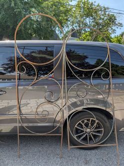 Pair of garden trellis
