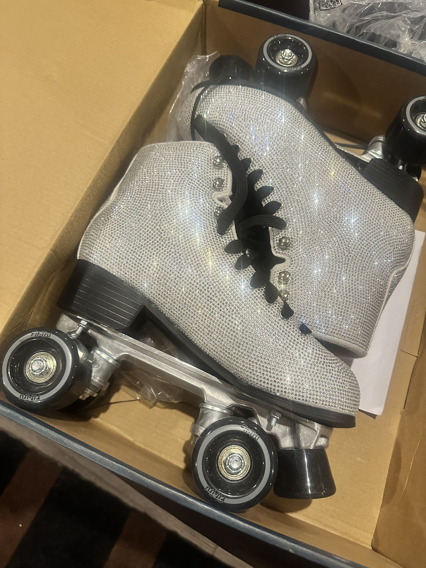 Rhinestone Women’s Roller Skates 