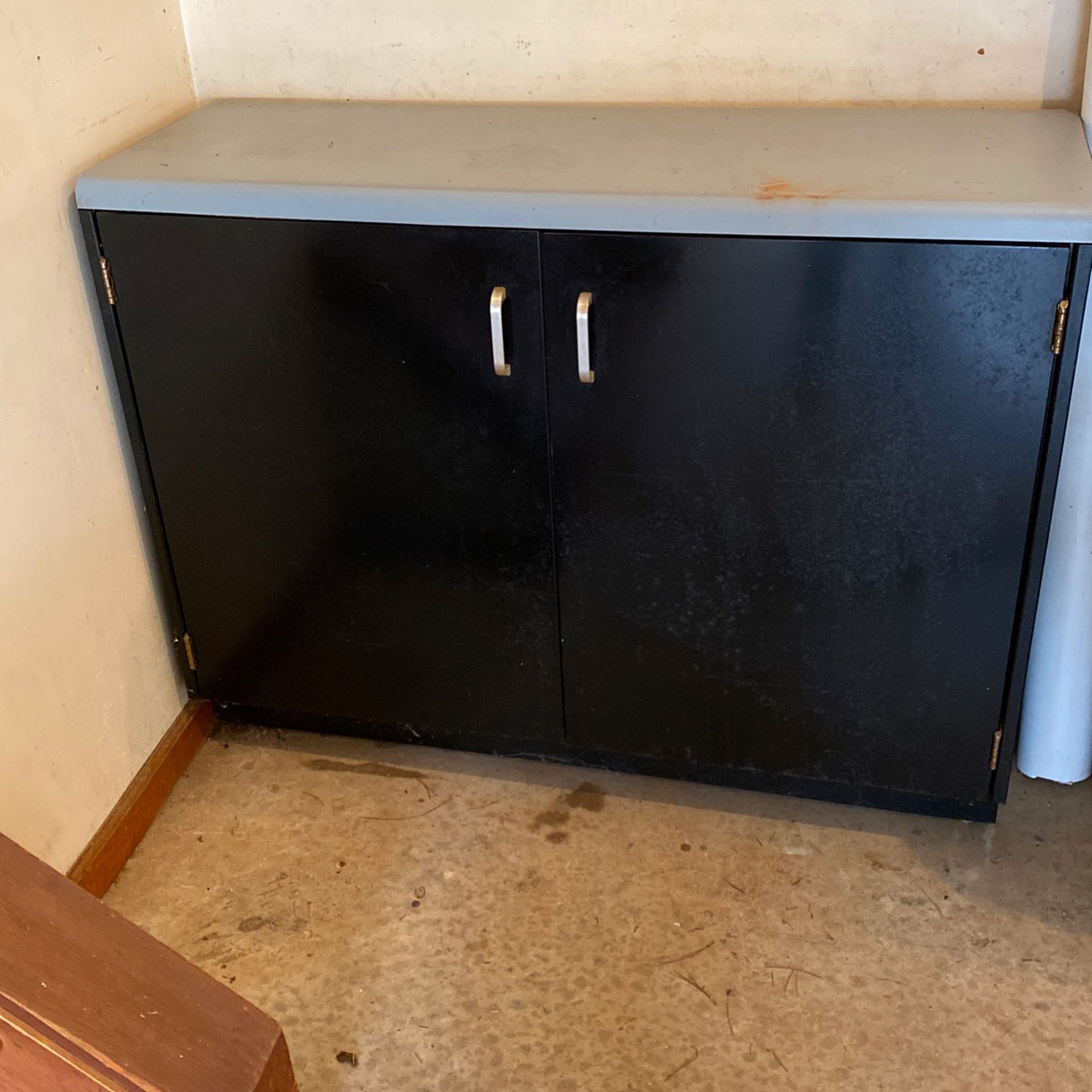 Metal Cabinet With Laminate Top