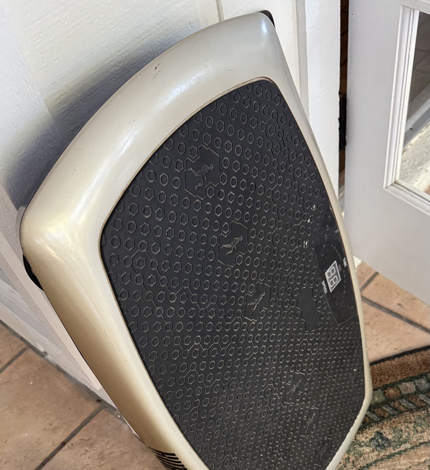 Hurtle Pro Vibration Plate Workout Machine W/ Remote