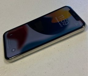 iPhone 11 white