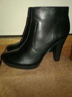 BRAND NEW FIONI ANKLE BOOTS
