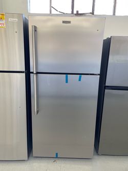 New Maytag 30” 19.3 Cu Ft Top Freezer Refrigerator, 1 Years Warranty