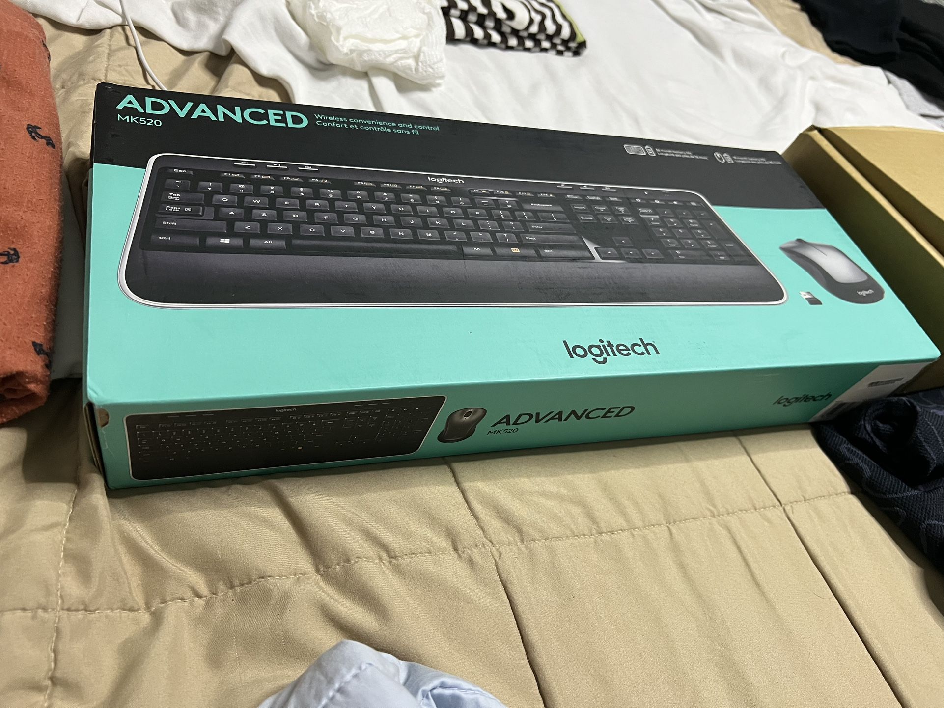 Logitech MK520 Wireless Keyboard and Mouse