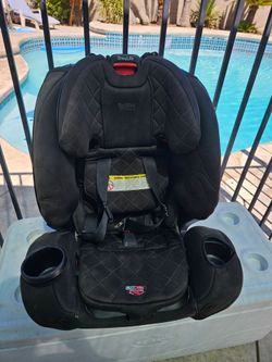 2 car seats available