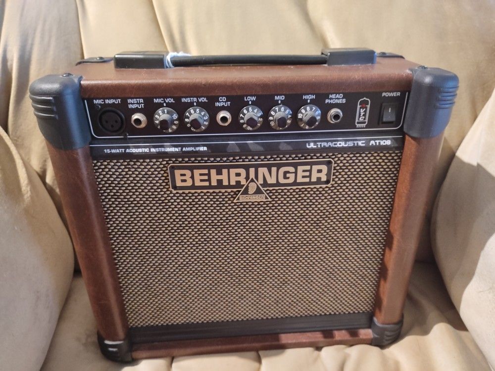 Berhinger AT 108 Ultracoustic Guitar Amplifier
