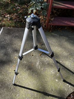 Collapsible Extending Tripod  With Leveling Eye 