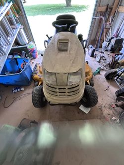 Cub Cadet LT1050 Riding Lawn Mower