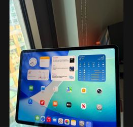Apple IPad Pro 12.9 inch 128Gb (6th generation) WiFi/ cellular