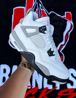 Jordan 4’s cements & white thunder