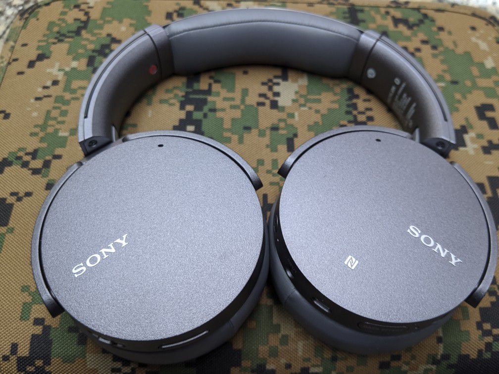 Sony noise cancelling headphones MDRXB950N1