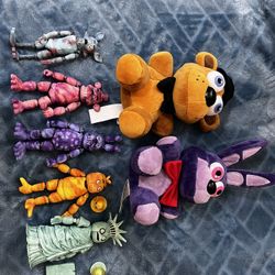 Fnaf set (2 fnaf plushies + 5 fnaf figures)