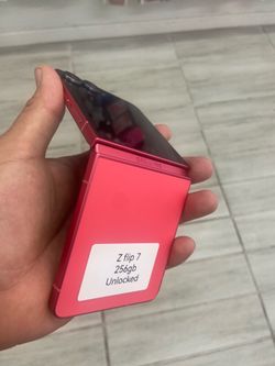 Z flip 7 unlocked. Cash or $50 down w approval