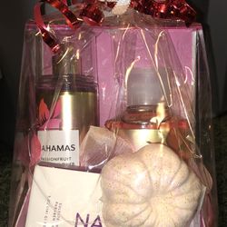 SELF CARE LADIES HOLIDAY GIFT BASKET NEW!