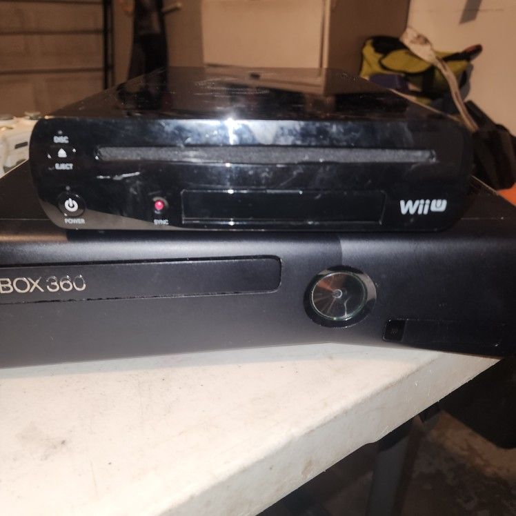 Xbox 360 And Wii U Console