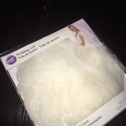 Wilton New ivory wedding veil