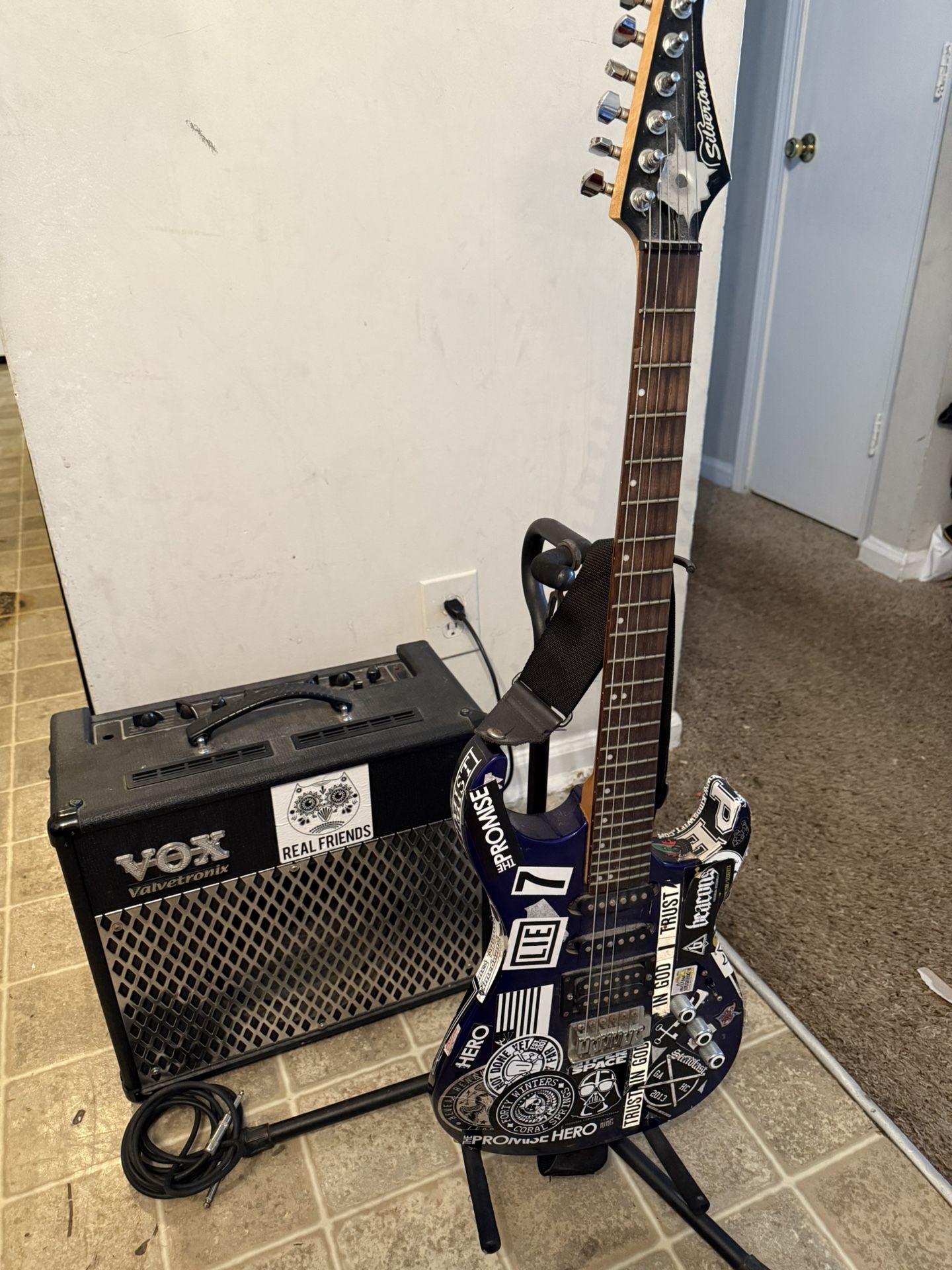 Silvertone Electric Guitar And Box Valvetronix