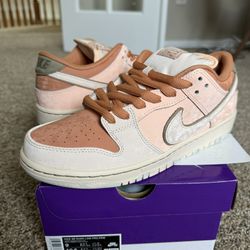 Nike SB Dunk Low Size 9 Brand New