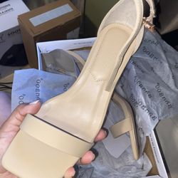 Women’s Nude Heel Size 7