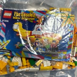 The Beatles Yellow Submarine 21306 Lego