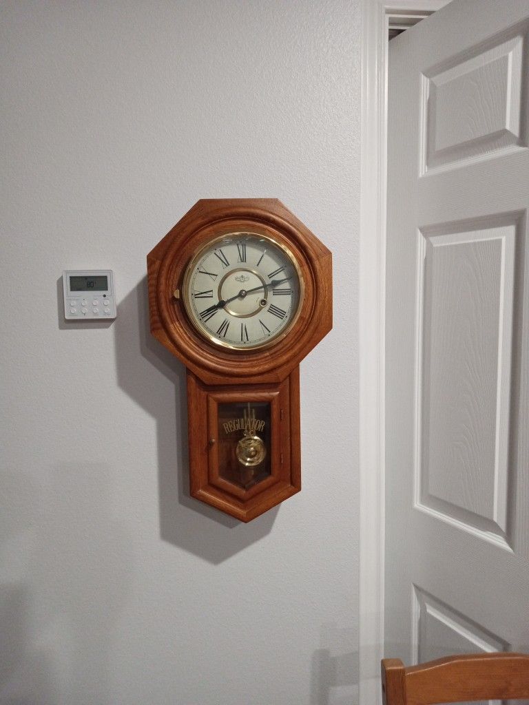 Regulator schoolhouse Clock Read Full Description B4 Messaging