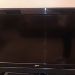 32” LG Flat Screen TV