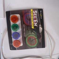 SEE ‘EM Bicycle Spoke Lights. set of 4 brand new  Athletic accessory fitness workout in packaging by Nite Ize