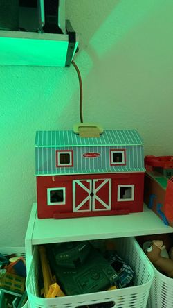 Toy Farm house (Melissa and doug)